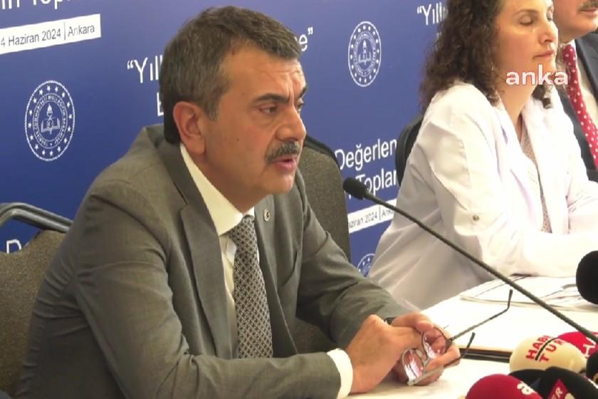 Bakan Tekin, “tören skandalı” ile ilgili basını suçladı müdürü savundu