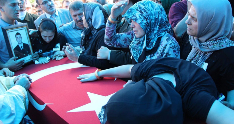 Ölen askerlerin yakınlarından hükümete öfke: Yeter başka canlar yanmasın