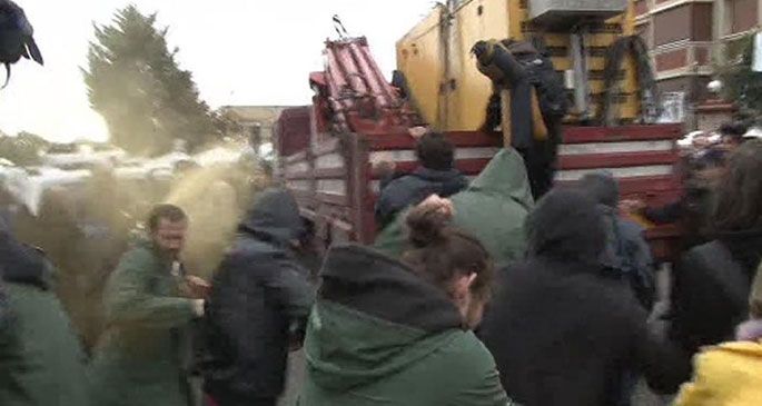 Validebağ'da polis gaz ve plastik mermi ile saldırdı