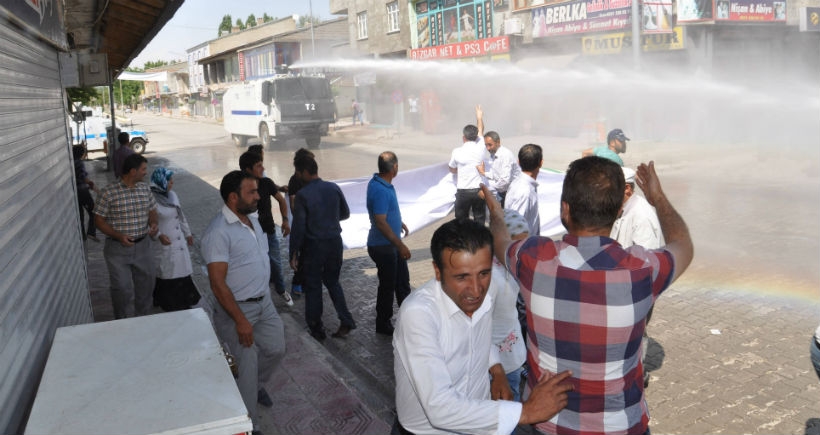 Bulanık'ta düzenlenen barış yürüyüşüne polis saldırdı