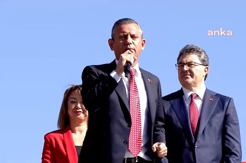 Özgür Özel, 1'inci Meclis önünde konuştu: Tarihi bir kavşaktayız