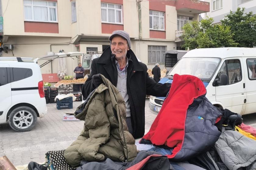 İkinci el kıyafet satan esnaf: "Millet kapış kapış alıyor"