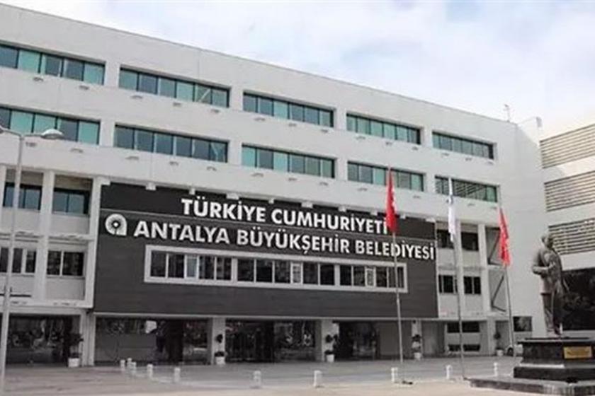 Antalya Büyükşehirde taciz iddiaları sürerken "kadın dostu kent' protokolü gündemde