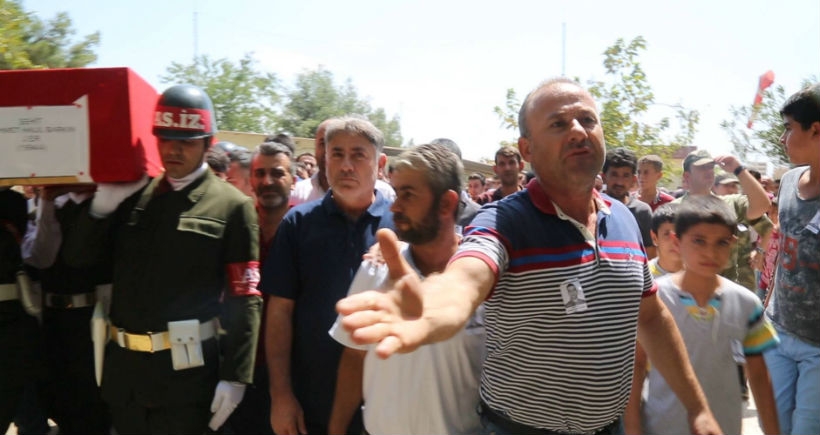 Asker cenazesinde 'Katil Erdoğan' sloganları