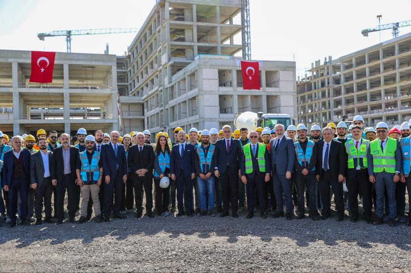 Memişoğlu'dan İl Sağlık Müdürü'ne fırça: ‘Acil dışında bir şey yapmıyorsunuz’