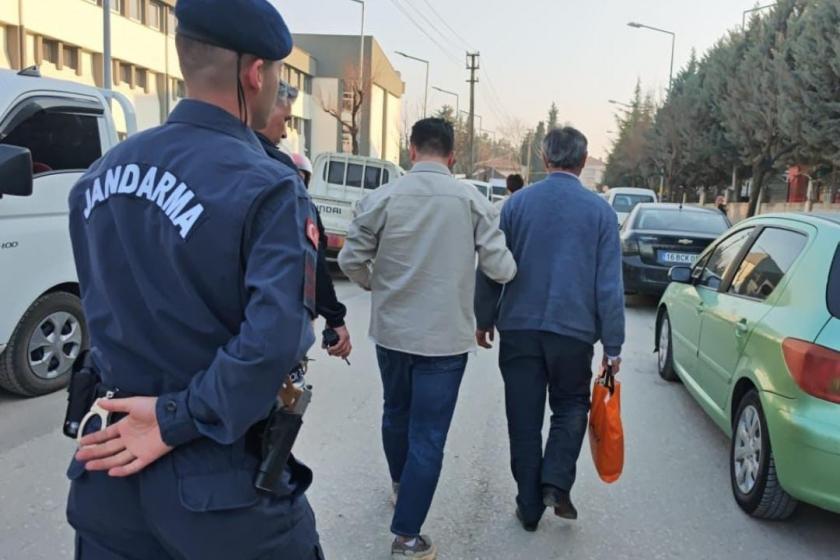 Boşanma aşamasında olduğu kadını tabancayla kovaladı