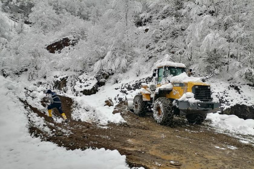 Karadeniz'de kar nedeniyle 977 yerleşim yerine ulaşım sağlanamıyor