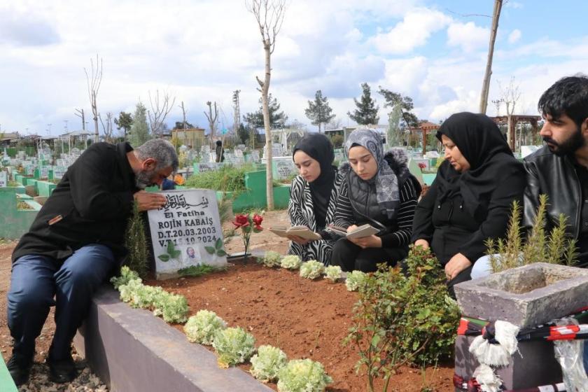 Rojin'in doğum gününde ailesi mezarı başındaydı: Suçlular bir an önce yakalansın