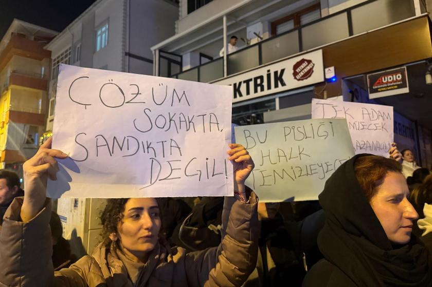 Esenyalılar mahallede düzenledikleri yürüyüşle gözaltıları protesto etti