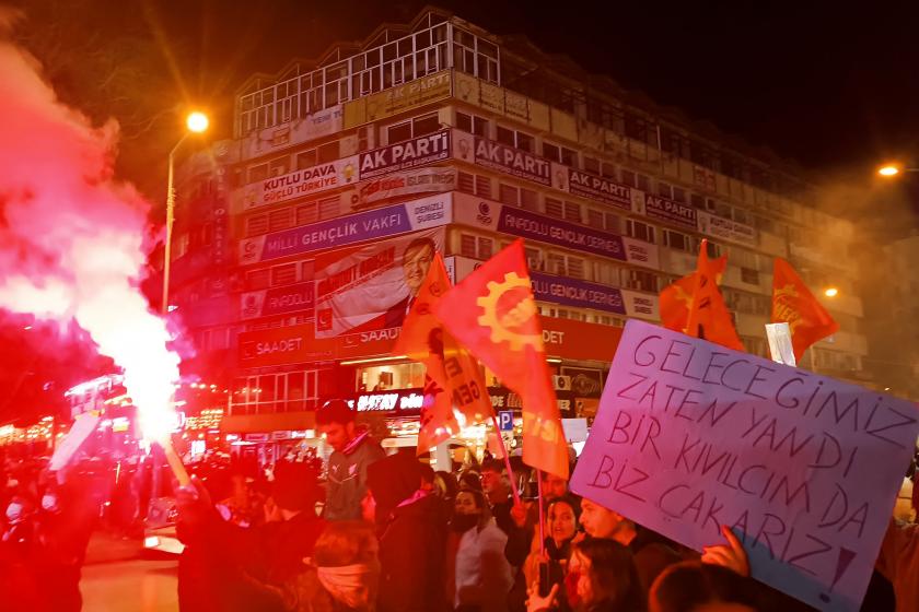 Denizli iki koldan Çınar Meydanına yürüdü 