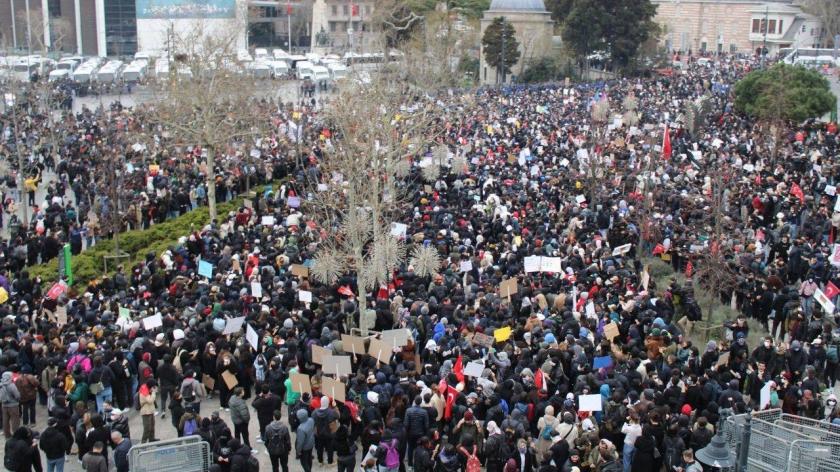 Boykottan meydanlara: Binlerce öğrenci Beşiktaş'ta buluştu