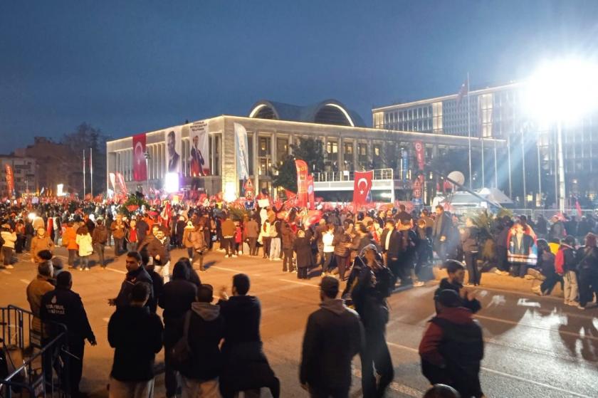 Binlerce yurttaş Saraçhane'de toplanıyor