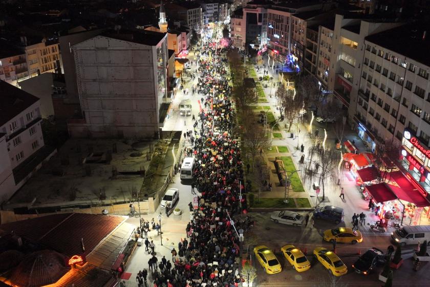 Bolu'da protestolara katılan 2 üniversiteli 'Cumhurbaşkanına hakaret'ten tutuklandı