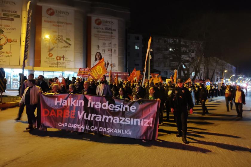 Darıca'da yurttaşlar, irade ve hak gasbına karşı yürüdü