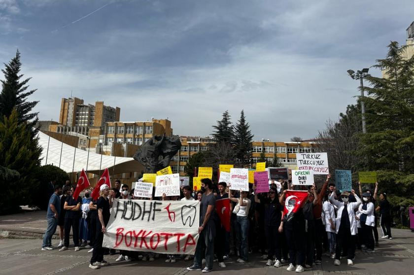 Hacettepe'de Sıhhiyeliler de boykota başladı: Saray rejiminin karanlığına karşı buradayız