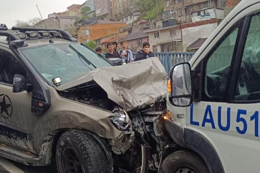 Sarıyer'de öğrenci servisiyle pikap çarpıştı: 9'u öğrenci 11 yaralı