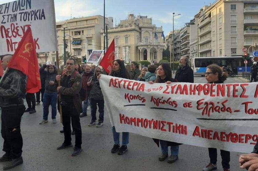 Atina’da Türkiye Büyükelçiliği önünde protesto