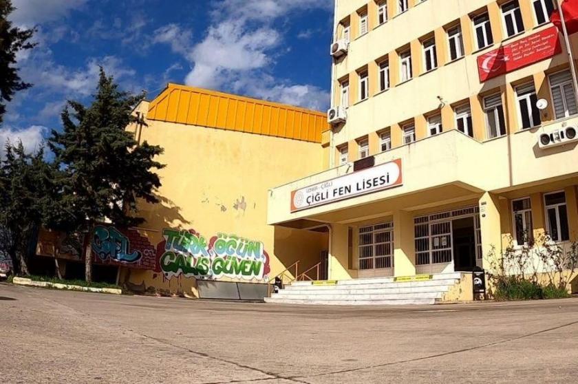 Çiğli Fen Lisesi mezunları ve öğrencileri: "Öğretmenlerimize ve eğitim hakkımıza dokunmayın"