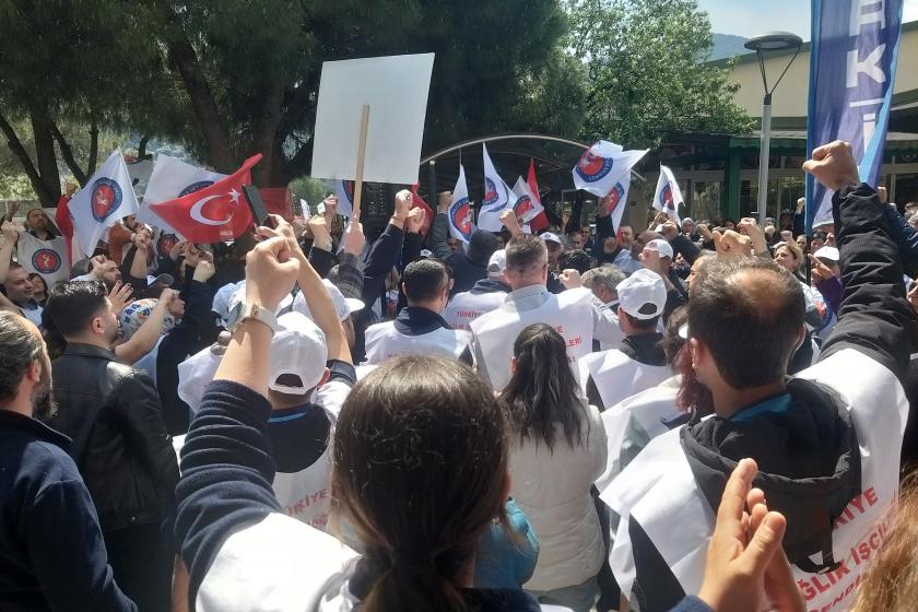 DEÜ Hastanesi işçileri: "Banka ve yemekhane kuyruğunda değil, alanlardayız"