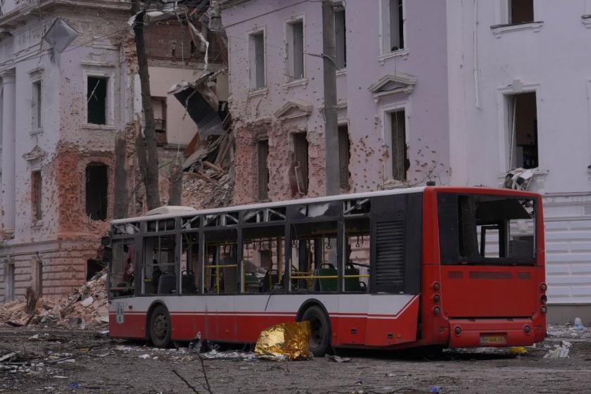 Ukrayna'da pazarlıklar gölgesinde savaş sürüyor