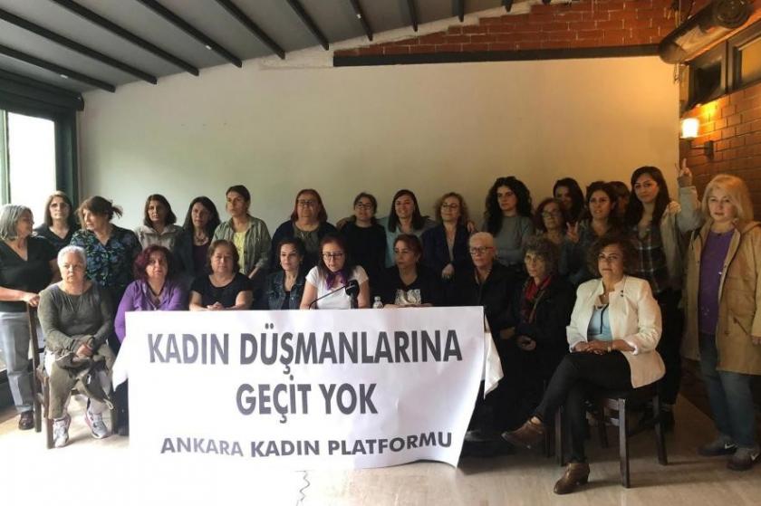 Kadın Platformu açıklamasını okuyan hekime soruşturma ve suç duyurusu