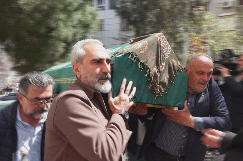 Tarkan’ın annesi Neşe Tevetoğlu son yolculuğuna uğurlanıyor