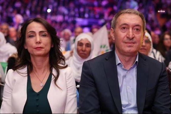 DEM Parti Eş Genel Başkanları Hatimoğulları ve Bakırhan'dan Paskalya Bayramı mesajı