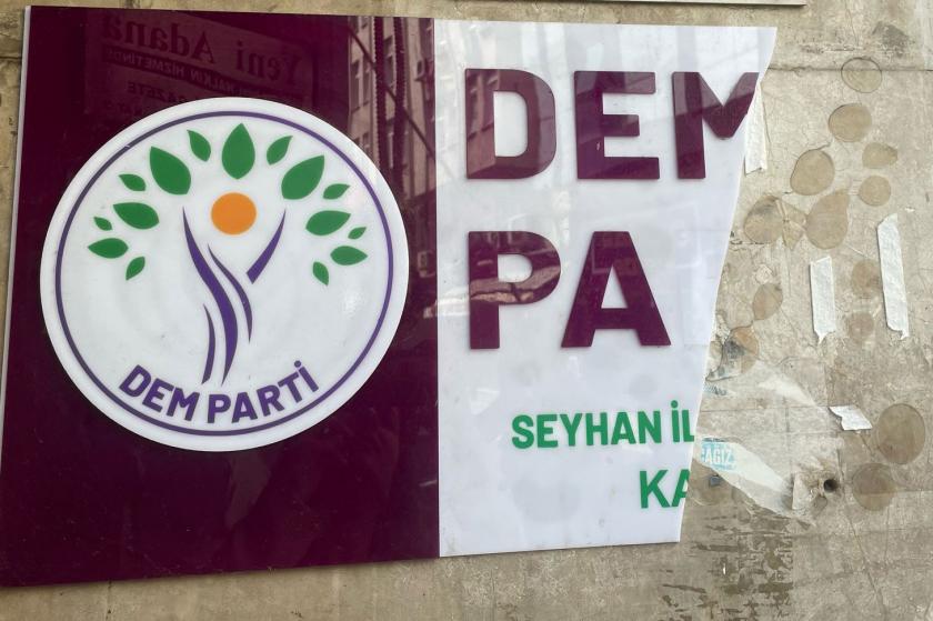 Adana Seyhan'da DEM Parti binasına saldırı