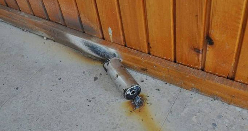 Yüksekova Belediyesi'ne gaz bombası atıldı