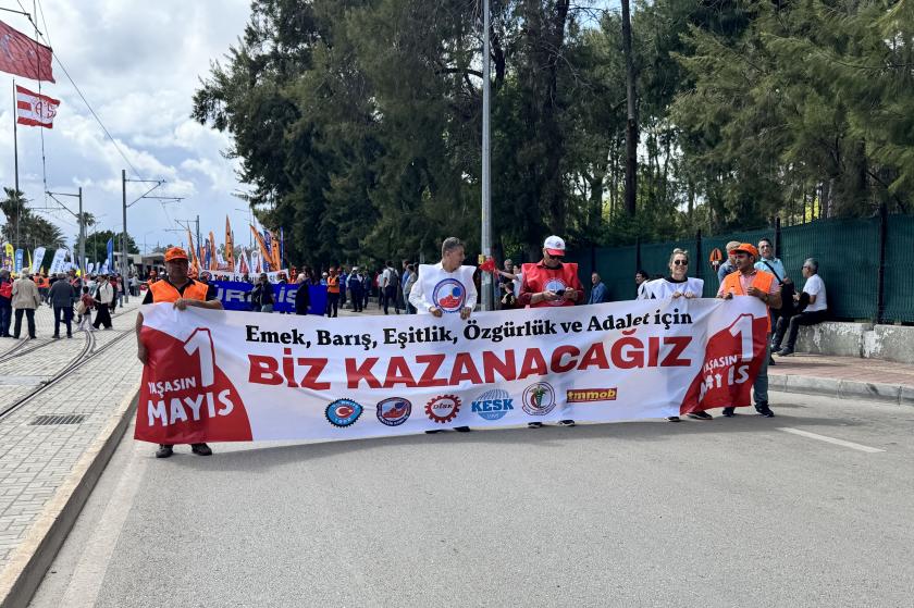 Antalya'ya işçiler ve öğrenciler hakları için yürüdü