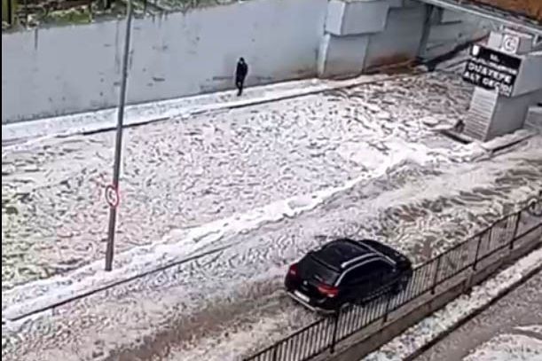 Ankara'da sağanak ve dolu etkili oldu