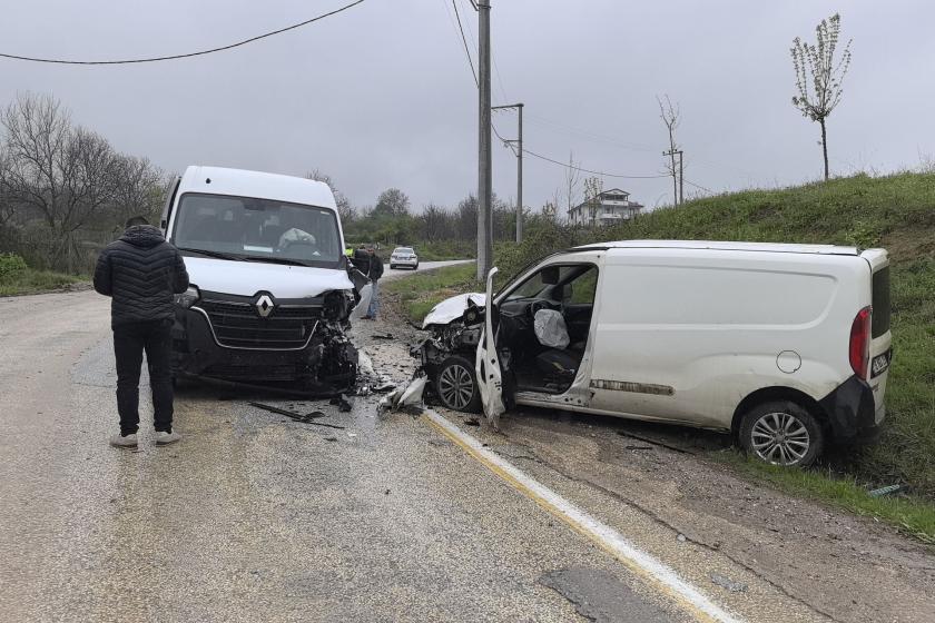 Bursa'da işçi servisi kaza yaptı, 13 kişi yaralandı