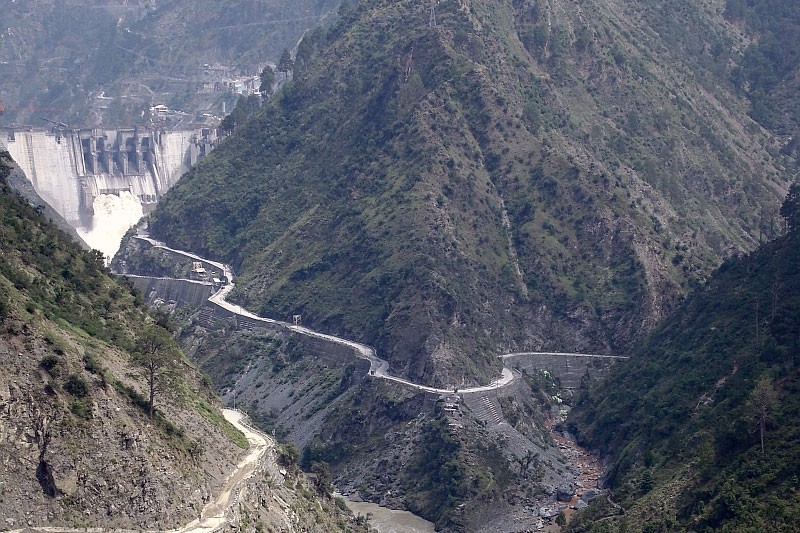 Hint basını: Hindistan, Chenab Nehri'nden Pakistan'a su akışını kesti
