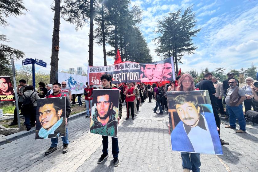 Denizler Ankara'da mezarları başında anılıyor