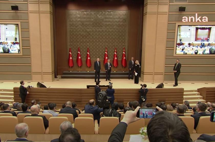 Erdoğan Yeni Akit'e "yılın haber sitesi ödülü" verdi