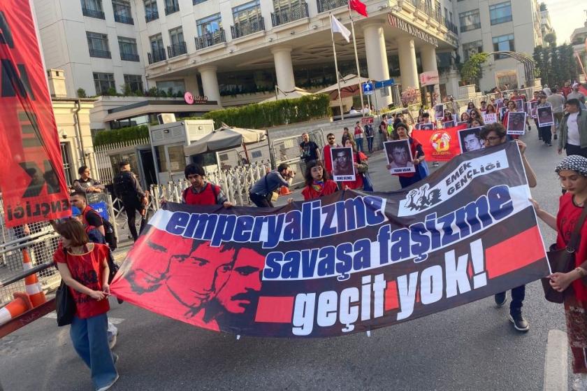 Yüzlerce genç Deniz, Yusuf, Hüseyin için Dolmabahçe'ye yürüyor
