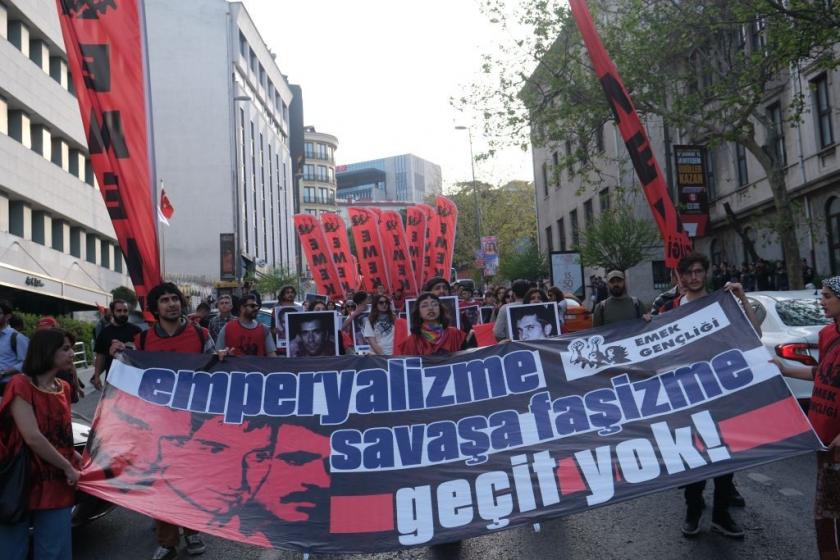 Yüzlerce genç Deniz, Yusuf, Hüseyin için Dolmabahçe'ye yürüyor