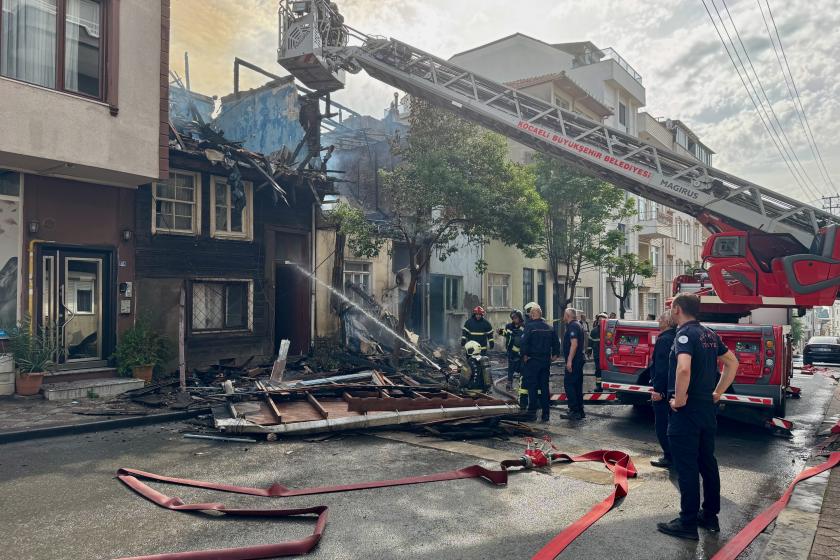 Kocaeli'de yangına müdahale eden 2 itfaiyeci yaralandı