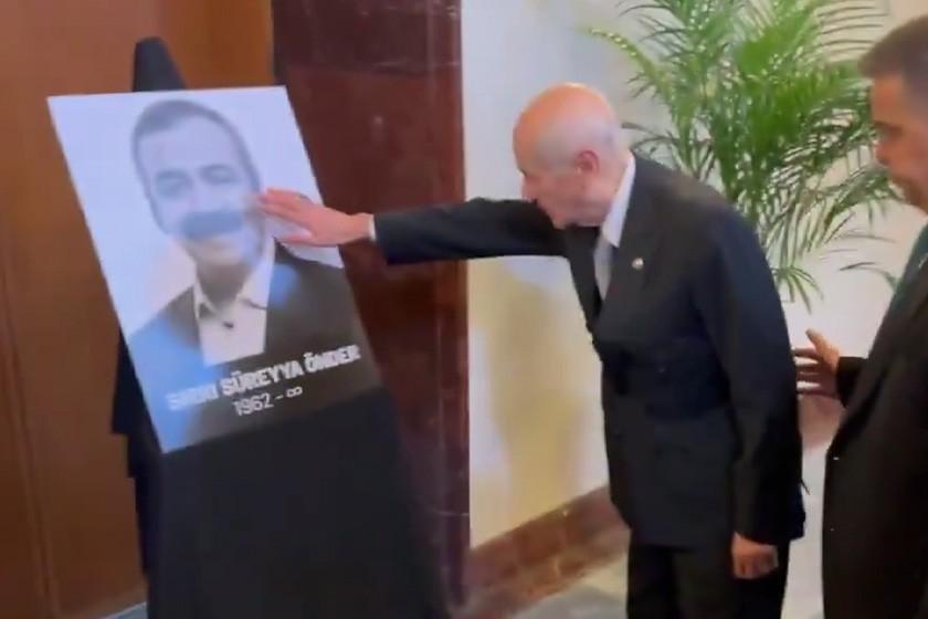 Sırrı Süreyya Önder için TBMM'de anma: Devlet Bahçeli Önder'in fotoğrafını sevdi