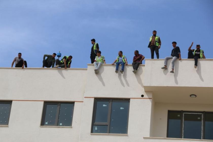 Adıyaman'da maaşlarını alamayan inşaat işçilerinden eylem
