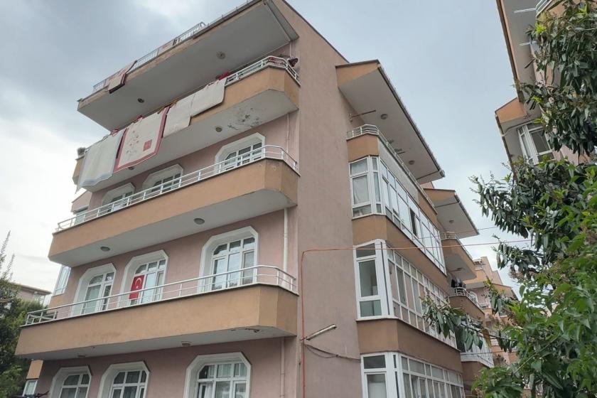 Avcılar'da riskli 4 katlı bina tahliye edilerek mühürlendi