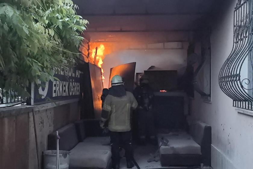 Bursa'da bir vakfa ait erkek öğrenci yurdunda yangın: 3 öğrenci dumandan etkilendi
