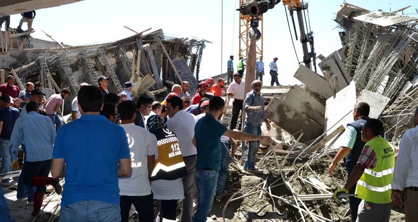 Ahlat'ta belediye inşaatında göçük: 1 işçi öldü, 4 işçi yaralandı