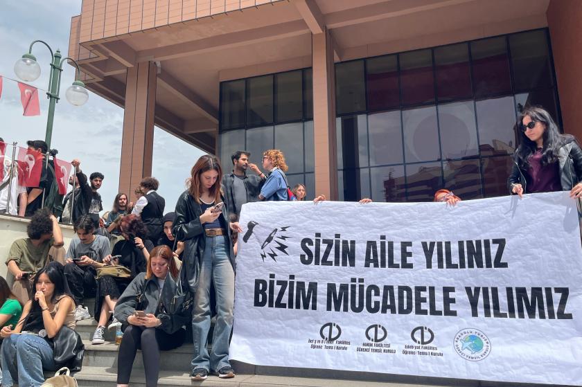 Anadolu Üniversitesinde Aile Sempozyumu protesto edildi: “Aile yılı değil mücadele yılı”