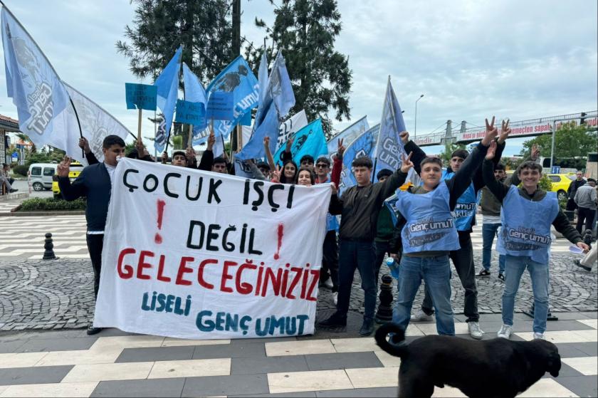 Hopa’da öğrencilerden yürüyüş: "Öğrenci olmak direnmektir”