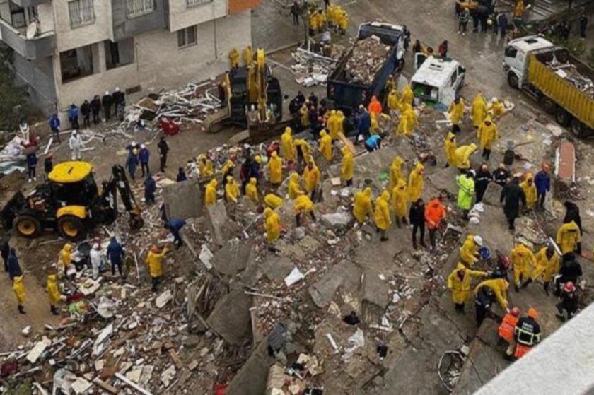 Depremde 82 kişinin öldüğü İhsan Bayram Sitesi davası: Tutuklu sanık ailelerin avukatını tehdit etti