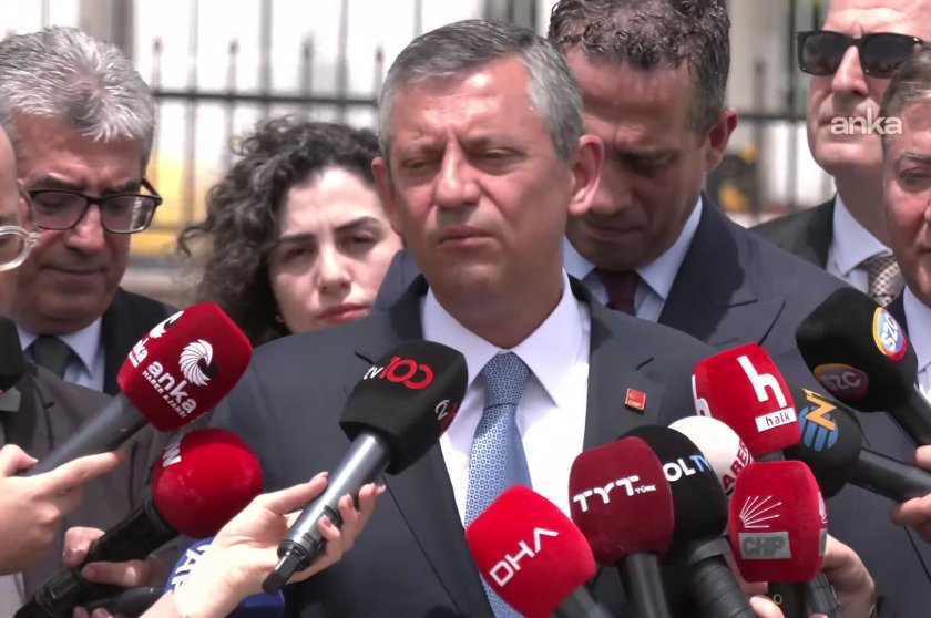 Özgür Özel: Parti içerisinde karışıklığa meraklı olanlara Yeni Şafak'ı tavsiye ediyorum