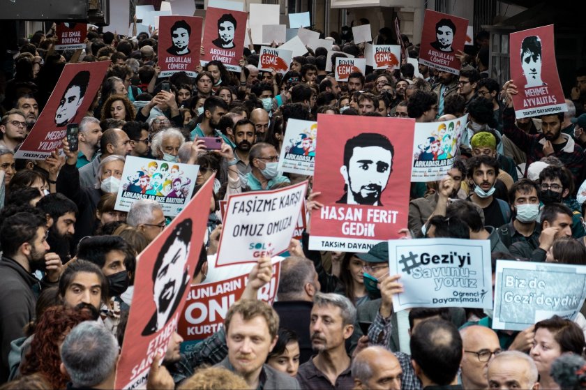 Gezi anmasında polislerce darbedilen gençler: Kolum mor, bayıldım