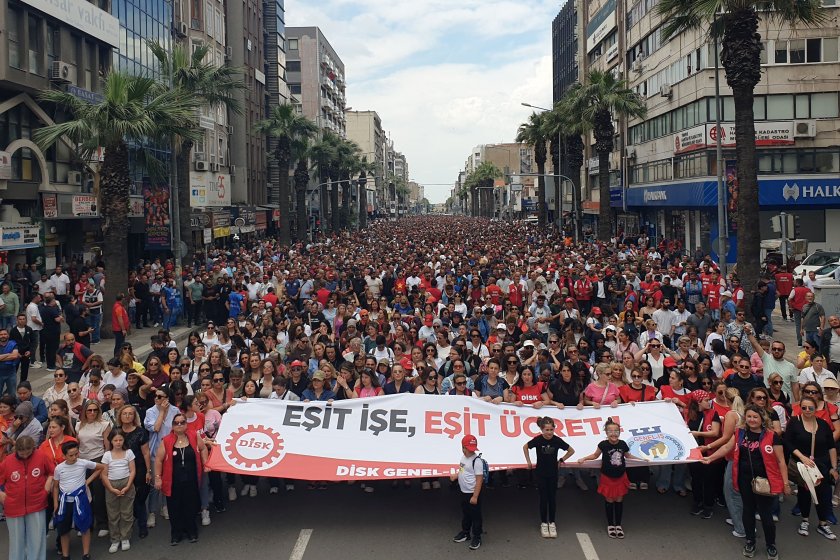 İzmir'de grev 3'üncü gününde: Binlerce işçi sefalet ücretine  karşı alanlarda