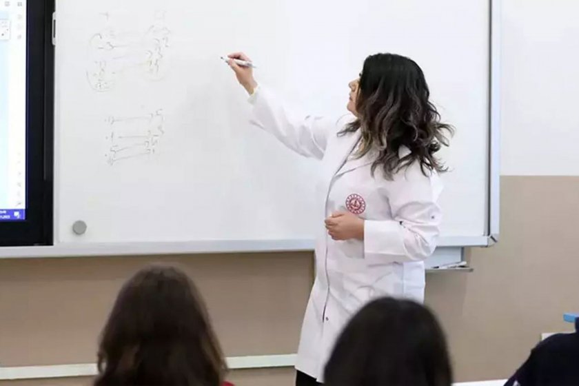 ‘Bir öğretmen, karın tokluğuna çalıştırılamaz’